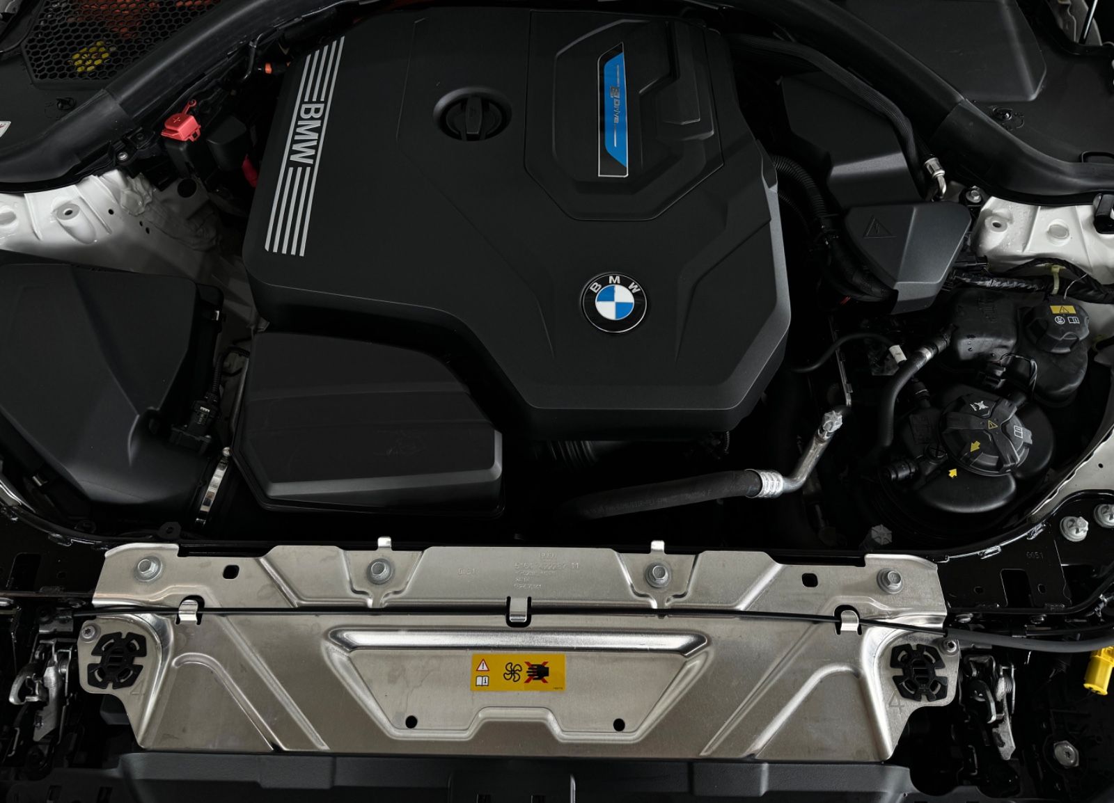 Fahrzeugabbildung BMW 330e Advantage DAB CockPit+ Sitzheizung PDC LED