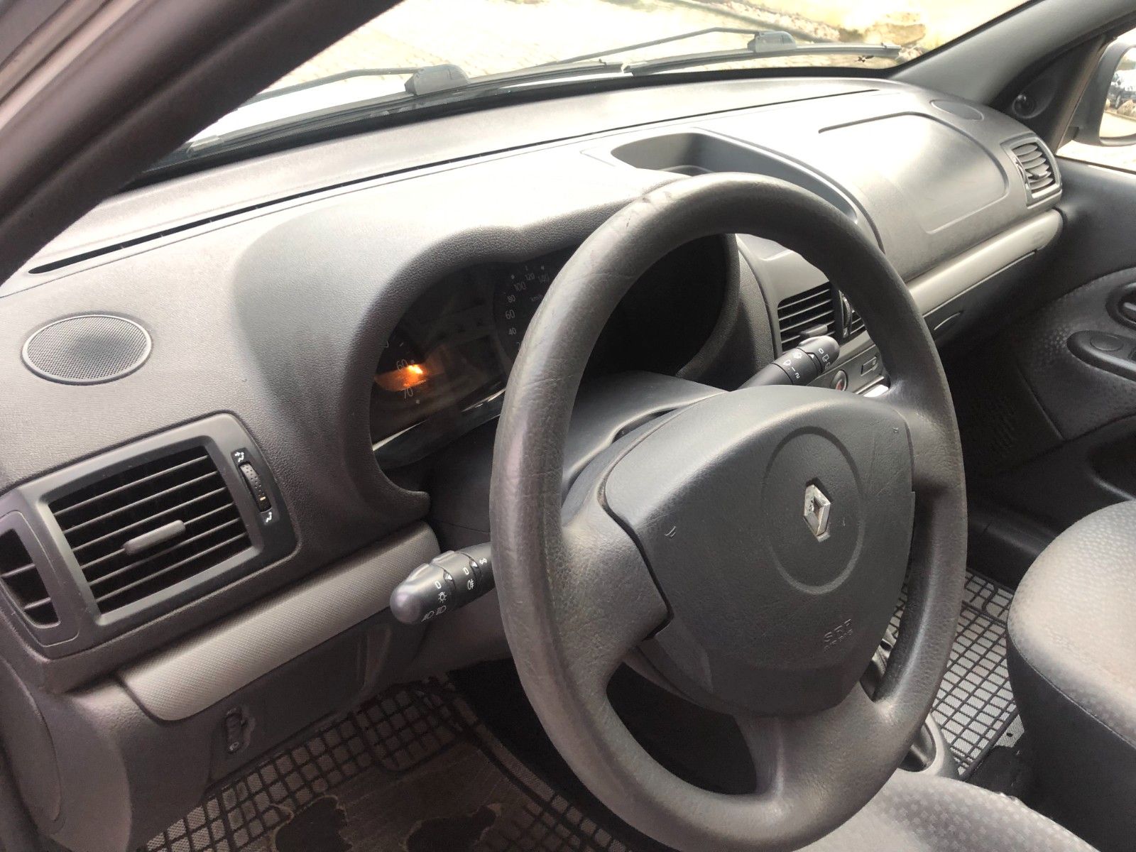 Fahrzeugabbildung Renault Clio II Campus YAHOO! 1.Hand TÜV 11/2027!!!