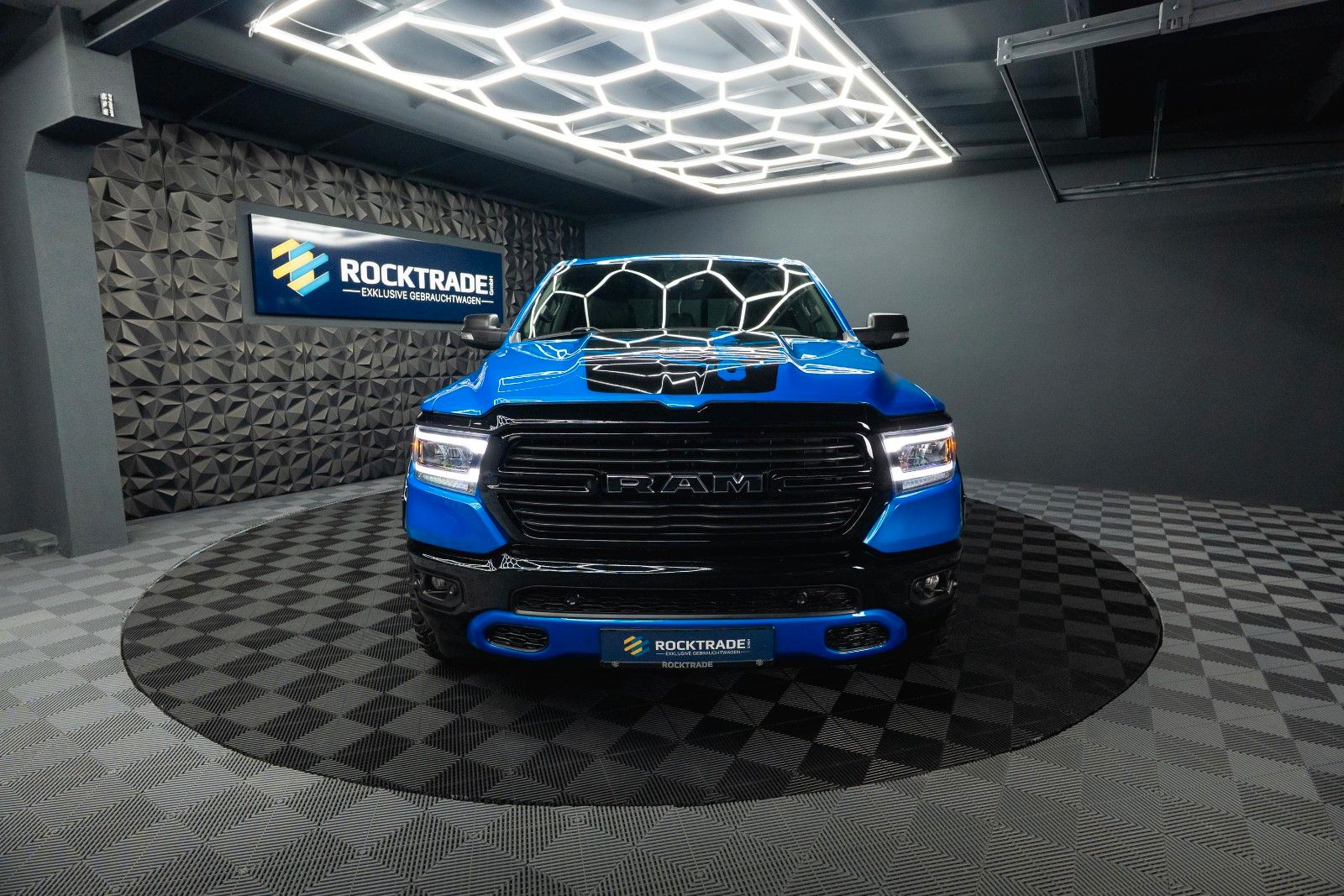 Fahrzeugabbildung Dodge RAM 5.7 V8 HEMI 4x4 OFFROAD Night-Paket *LED*