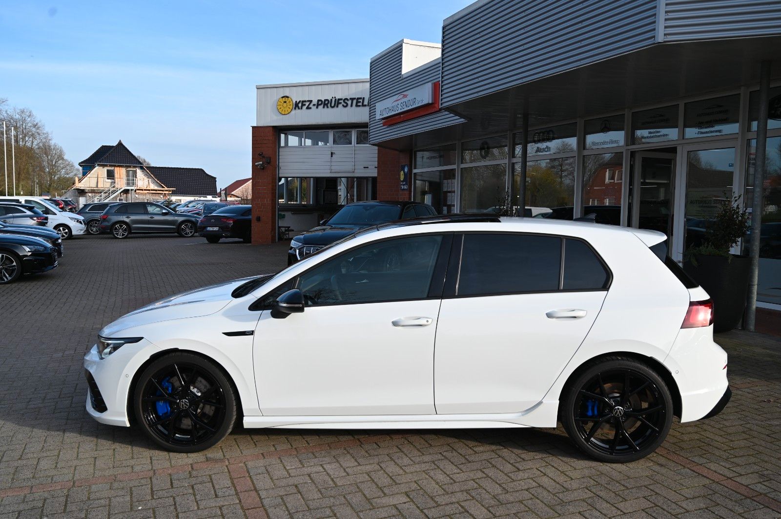 Volkswagen Golf VIII Lim. R 4Motion ACC PANO R-SPORT foto 4