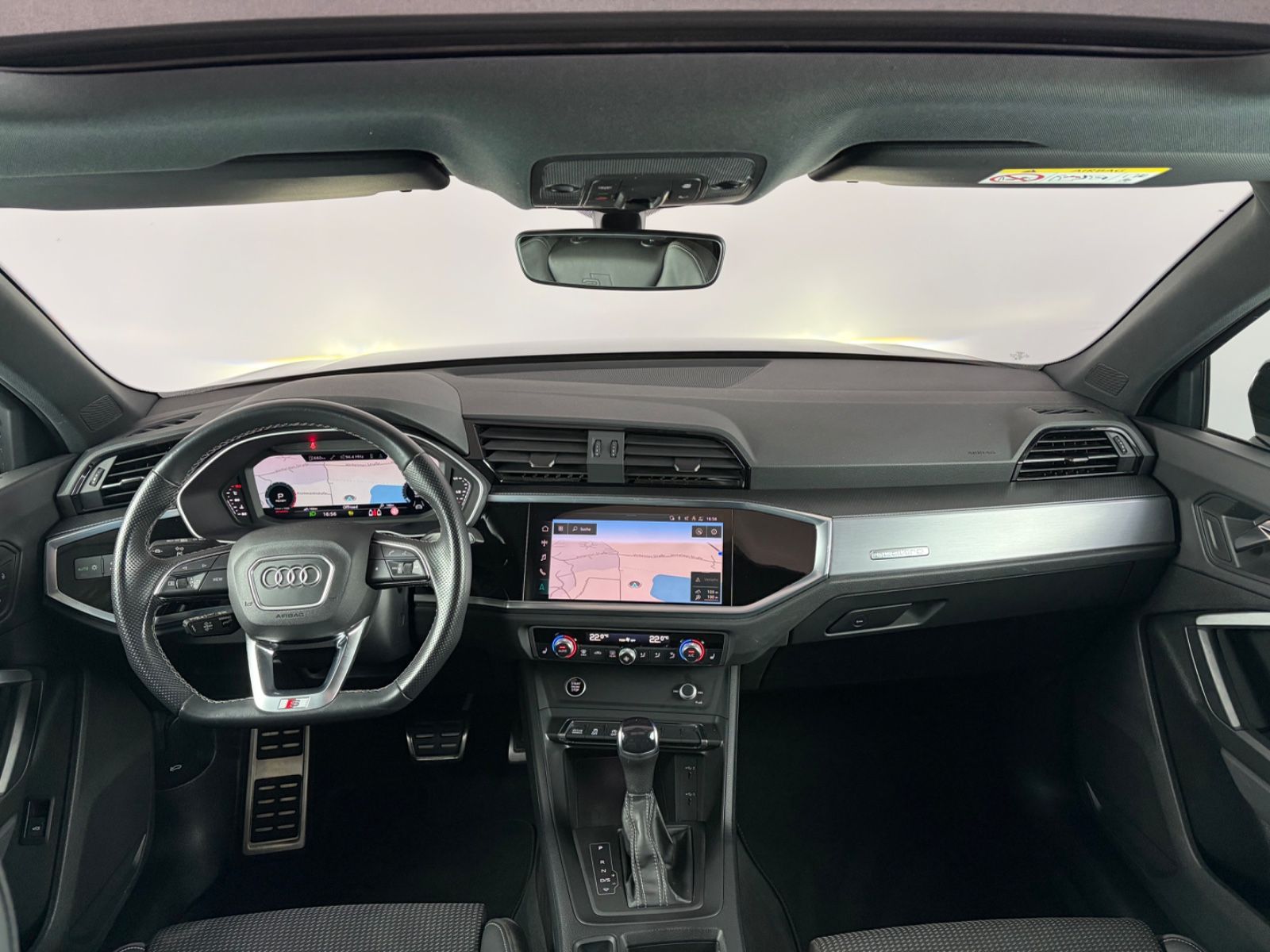 Audi Q3 Sportback 40 TFSI qu S line Pano Kam AHK blac foto 18