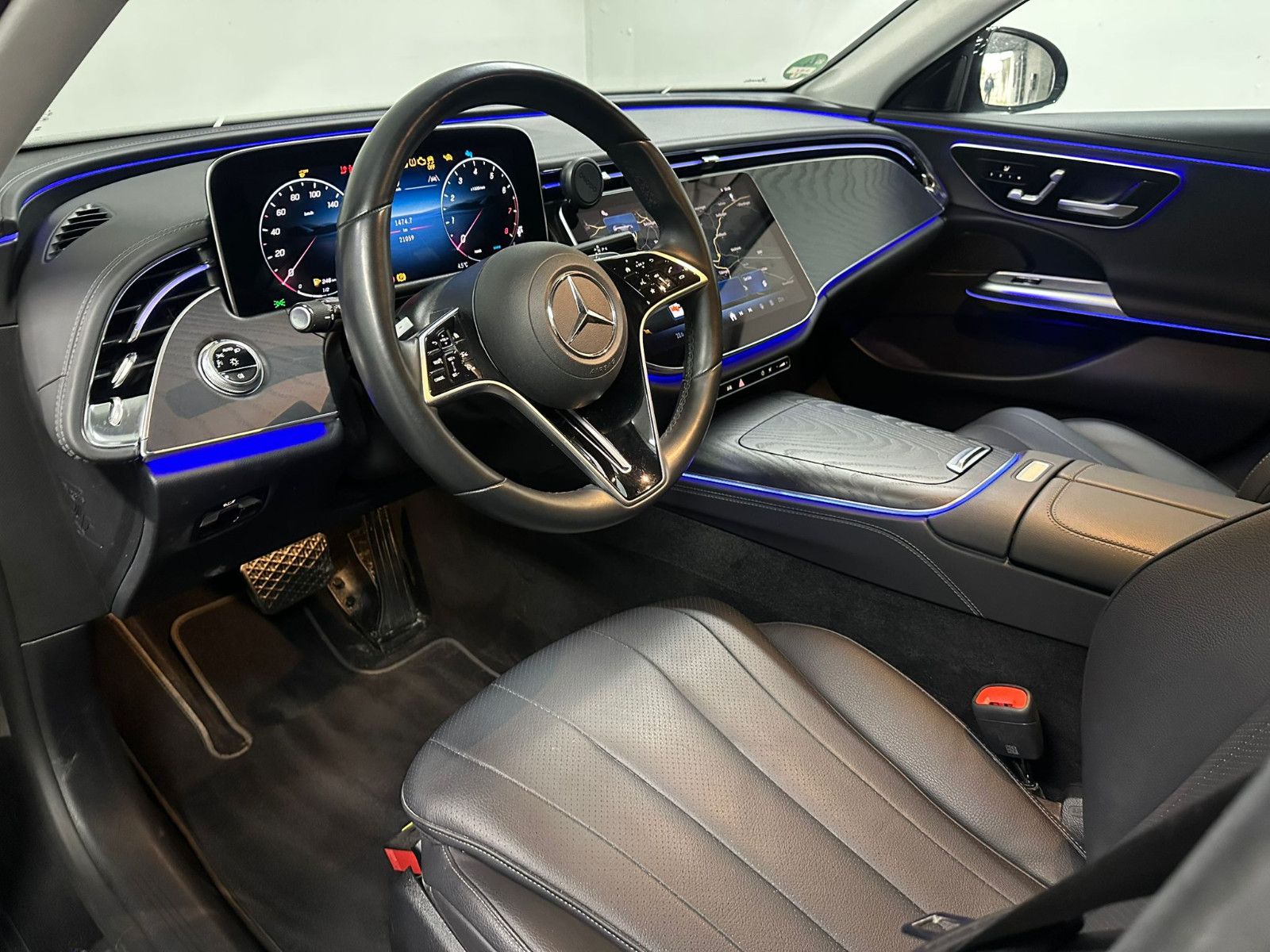 Fahrzeugabbildung Mercedes-Benz E 450 4MATIC T All-Terrain Autom. *AHK*AMBIENTE*