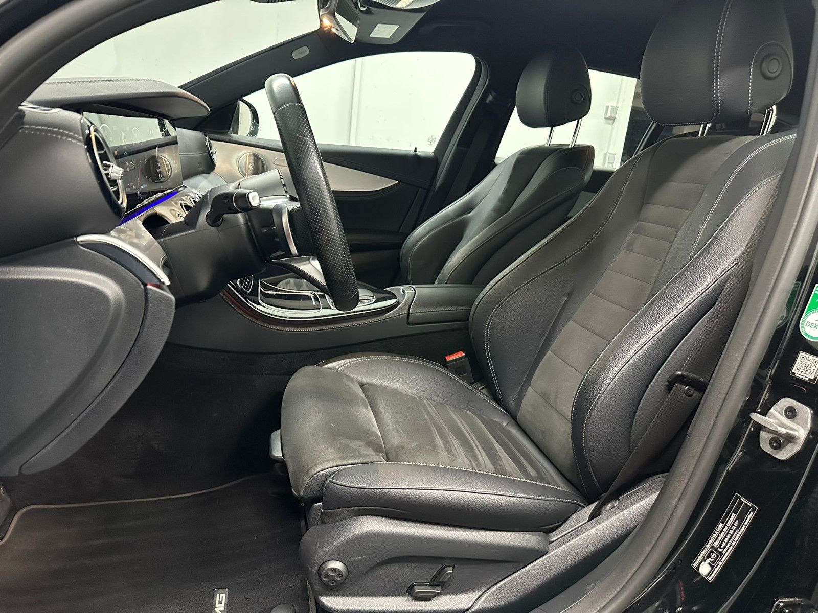 Fahrzeugabbildung Mercedes-Benz E 300 d 4MATIC T Autom * AMG-LINE*NAVI*AMBIL*