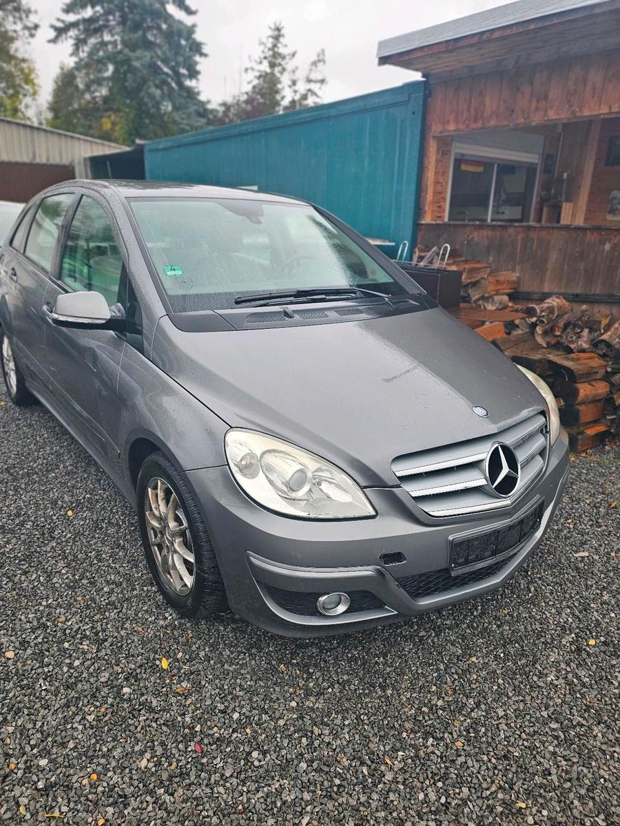 Mercedes-Benz B 200