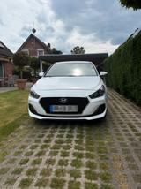 Hyundai i30 1.4 Select Select - Hyundai i30 Gebrauchtwagen in Hamburg
