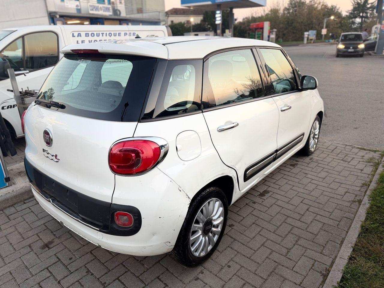 Fiat 500L 2013 — interior