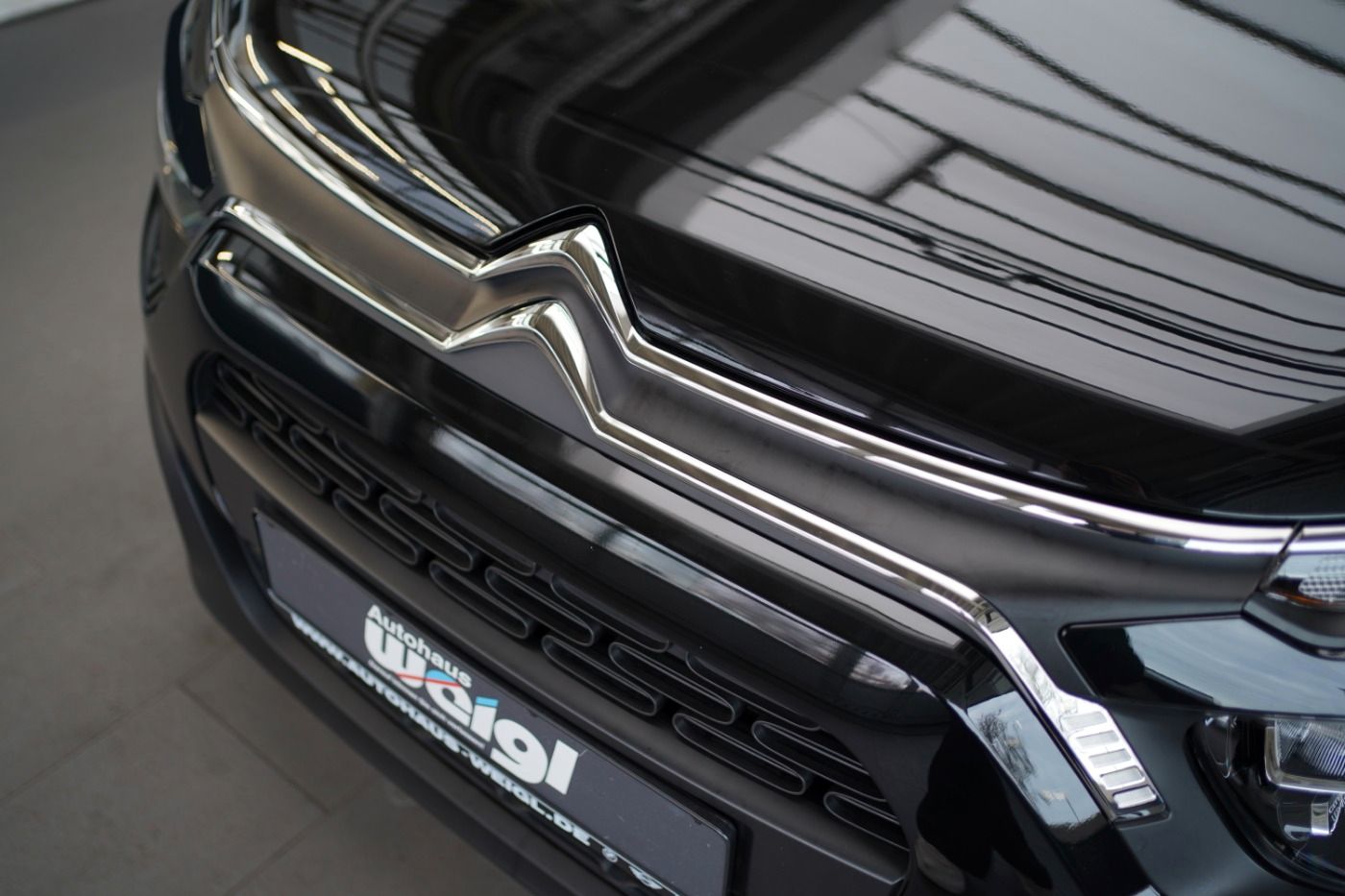 Fahrzeugabbildung Citroën C3 PureTech 110 EAT6 Shine Automatik Sitzheizung