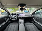 BMW 318i Touring Keyless RFK Garantie-03.2030 - BMW 318 mit Benzin-Antrieb: Automatik