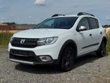 Dacia Sandero II Stepway Celebration*Automatik*NAVI - Dacia Sandero: Auto