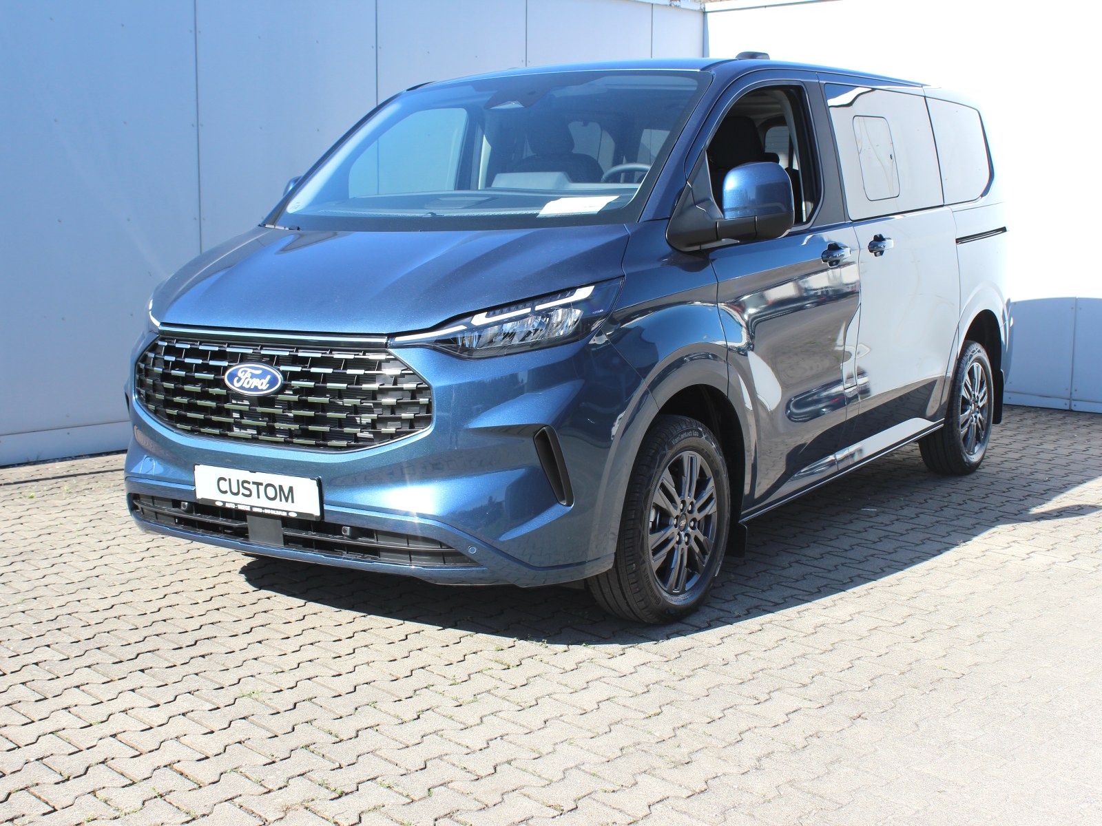 Fahrzeugabbildung Ford Tourneo Custom 320 L1 Tourneo Titanium FWD