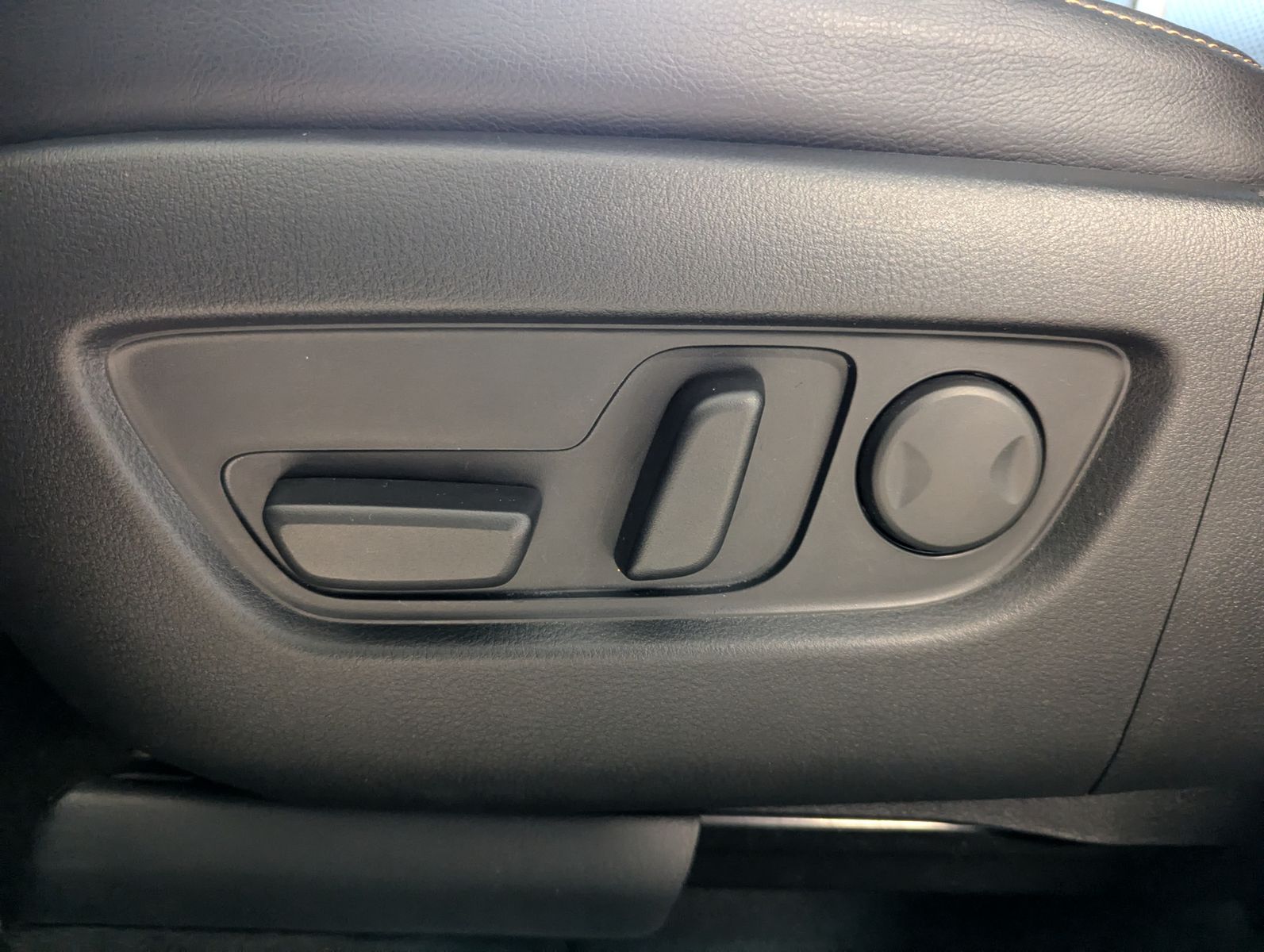 MAZDA CX-80 3.3L E-SKYACTIV D 254 HOMURA+ 7-Sitze Pano - Image 27