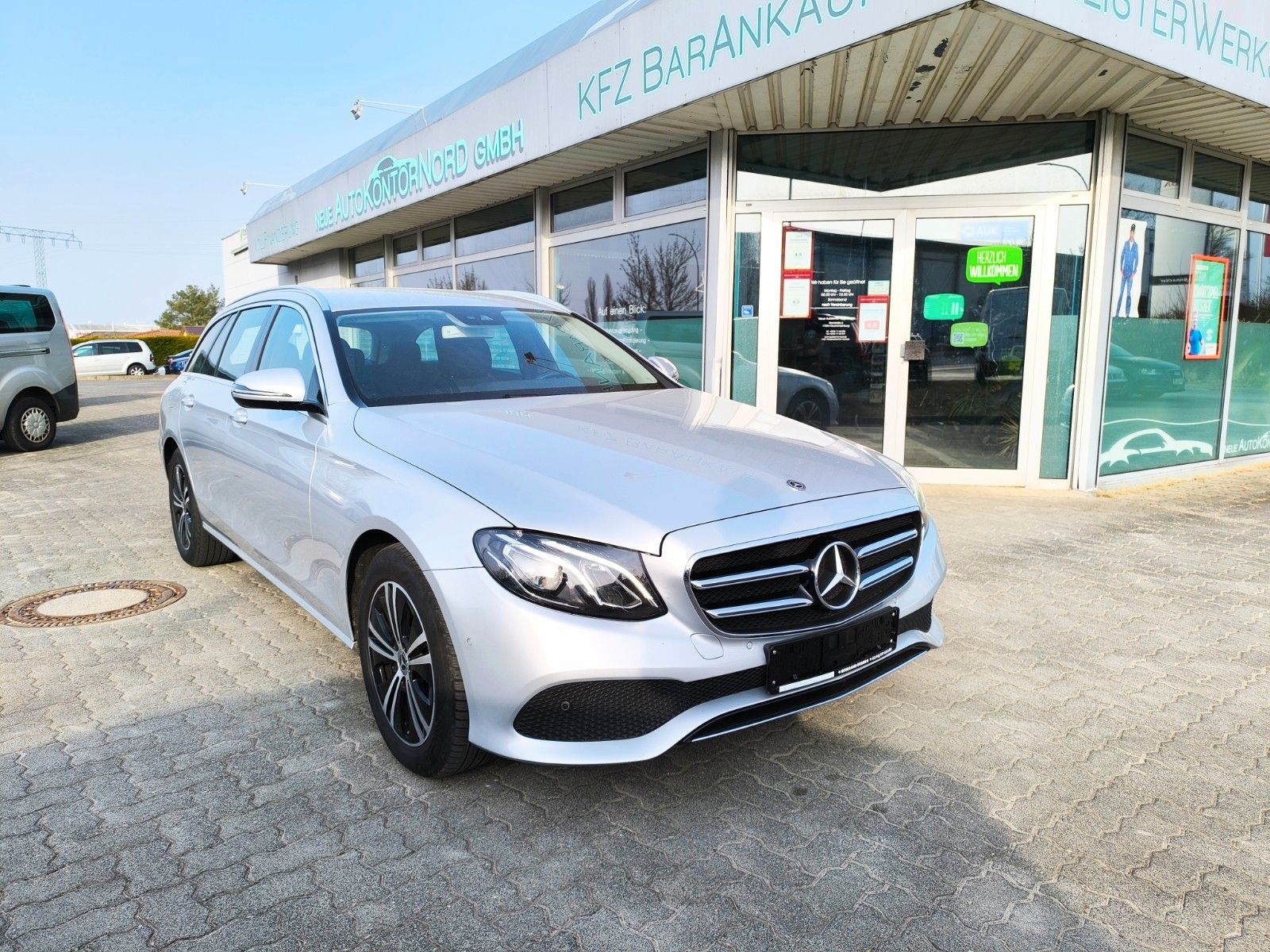 MERCEDES-BENZ E 220 d*LED*SPURHALTE*AMBIENTE*AVANTGARDE*