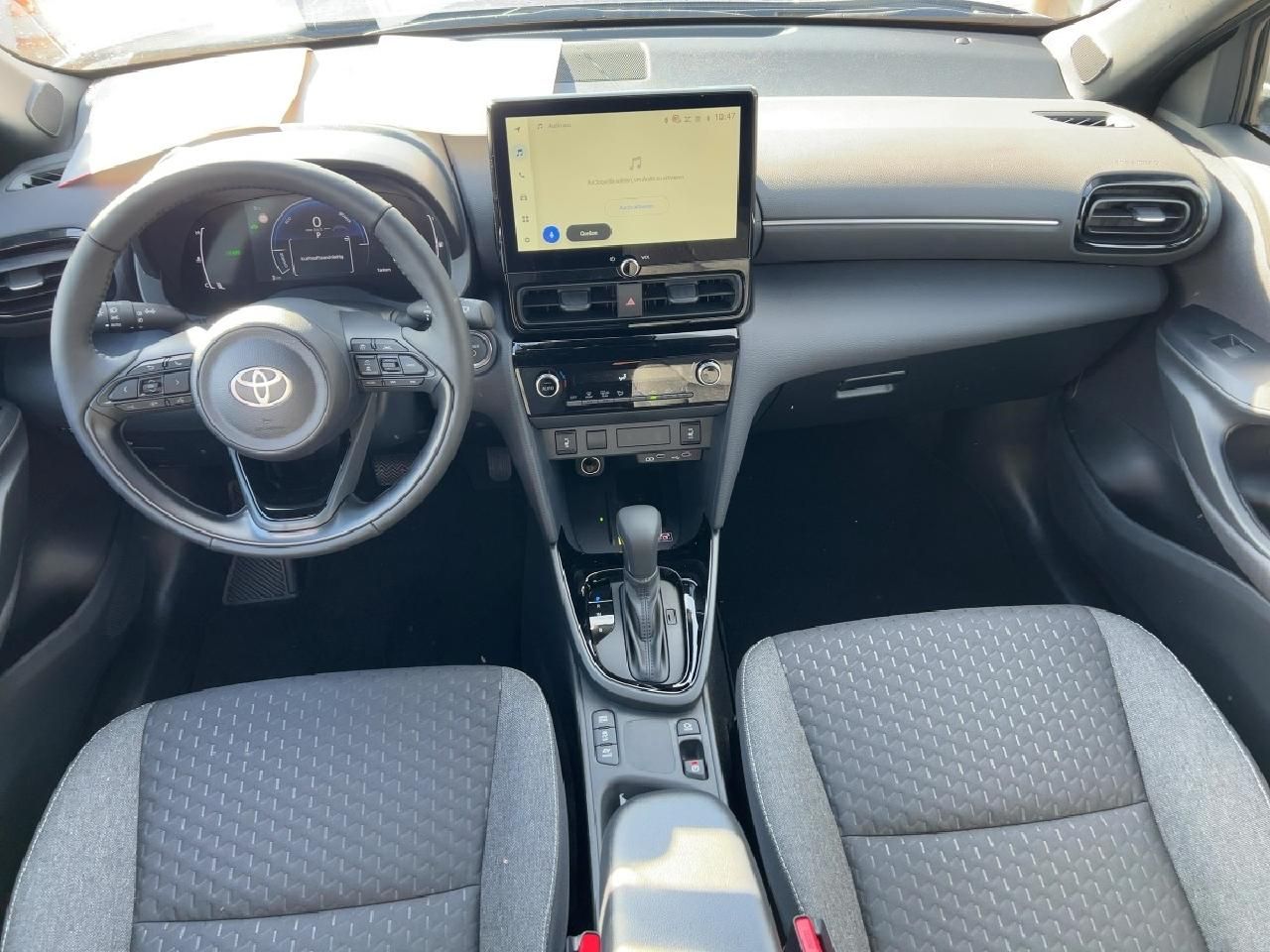 Fahrzeugabbildung Toyota Yaris Cross 1,5 Hybrid Teamplayer *Safety+Winter