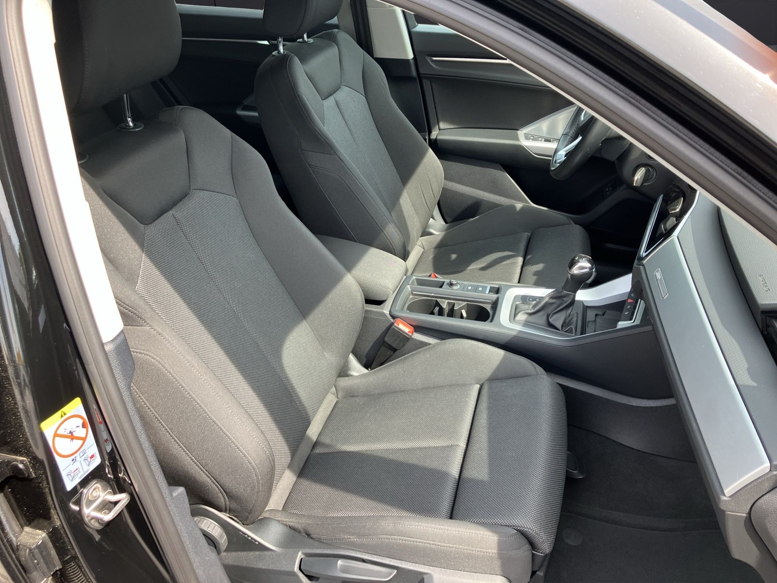 Fahrzeugabbildung Audi Q3 45 TFSI e MATRIX NAVI AHK RFK SHZ GRA