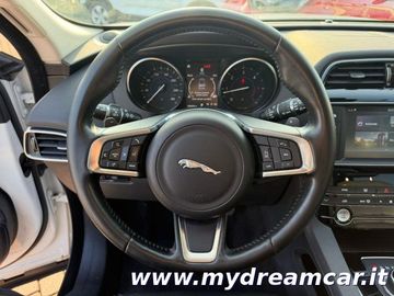 Jaguar F-Pace - 6