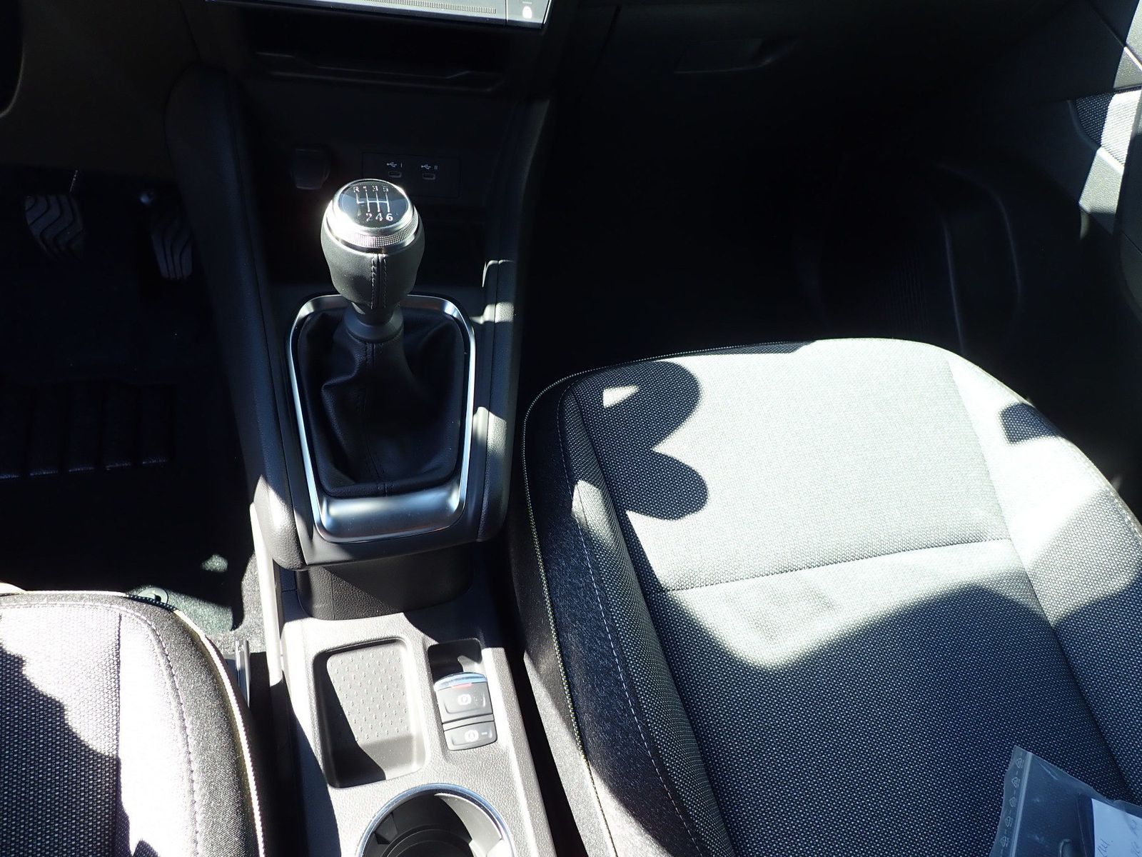 Fahrzeugabbildung Renault Captur Techno Mild Hybrid 140