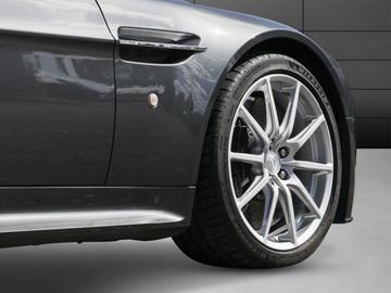 2016 Aston Martin V12 VANTAGE 照片 6