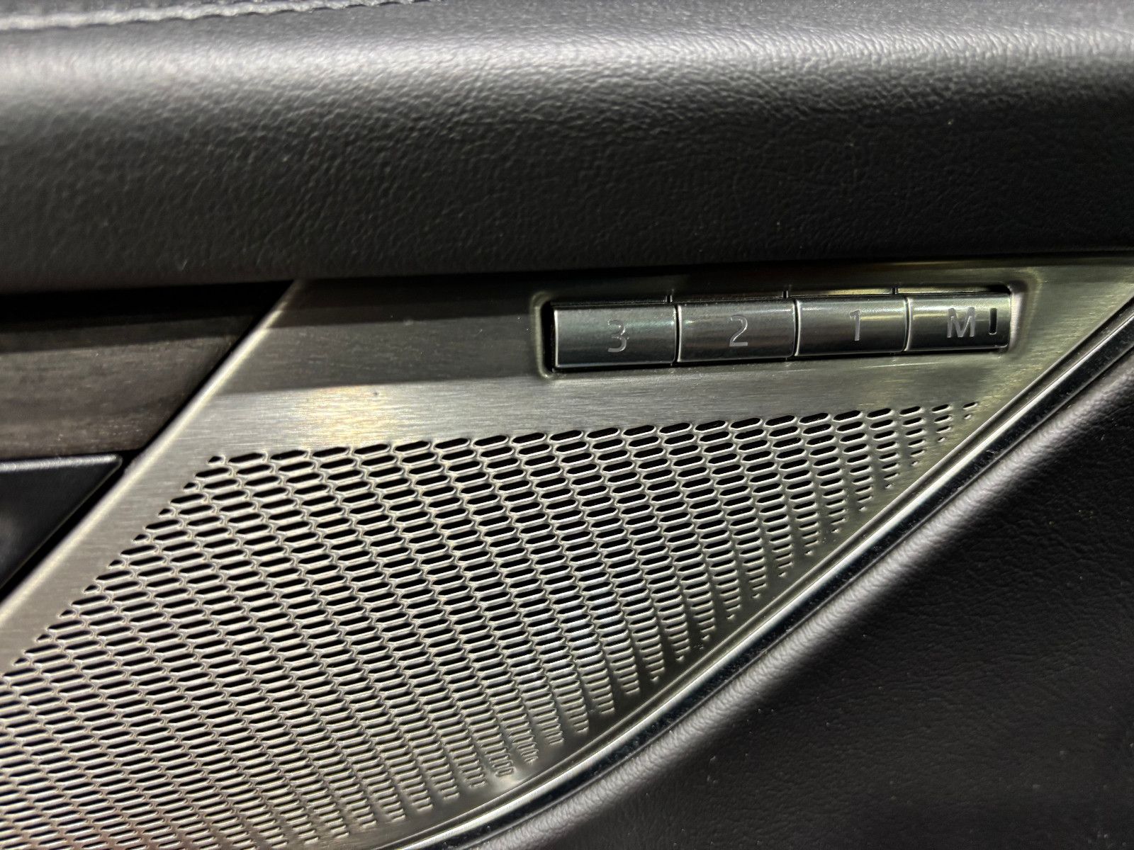 Fahrzeugabbildung Jaguar F-PACE SE AWD/D300KA;ERA/MASSAGE/APPLE/NAVI/KAM