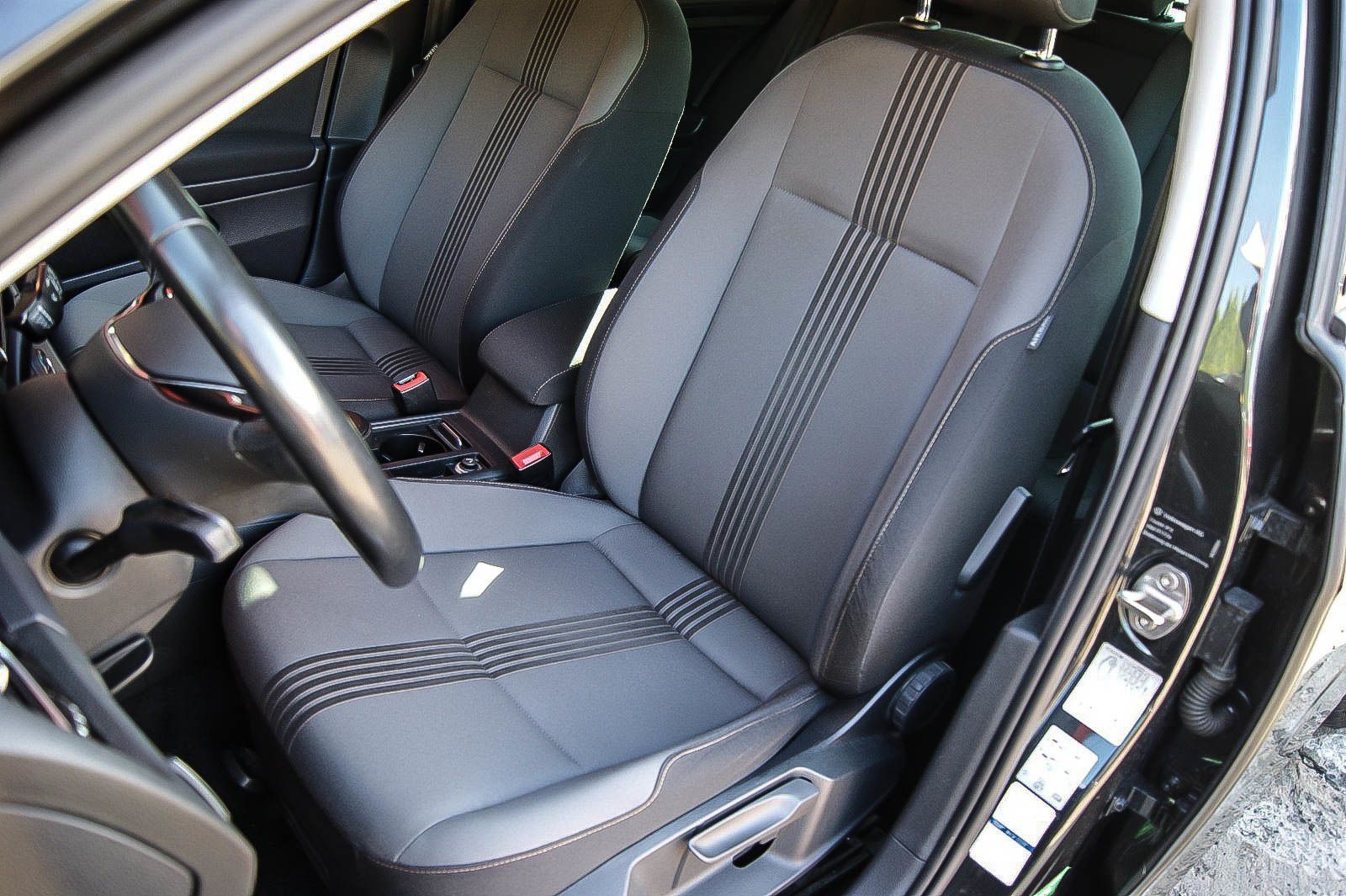 Fahrzeugabbildung Volkswagen Golf VII Allstar 16TDI NAVIGATION SIHZG TEMPOMAT