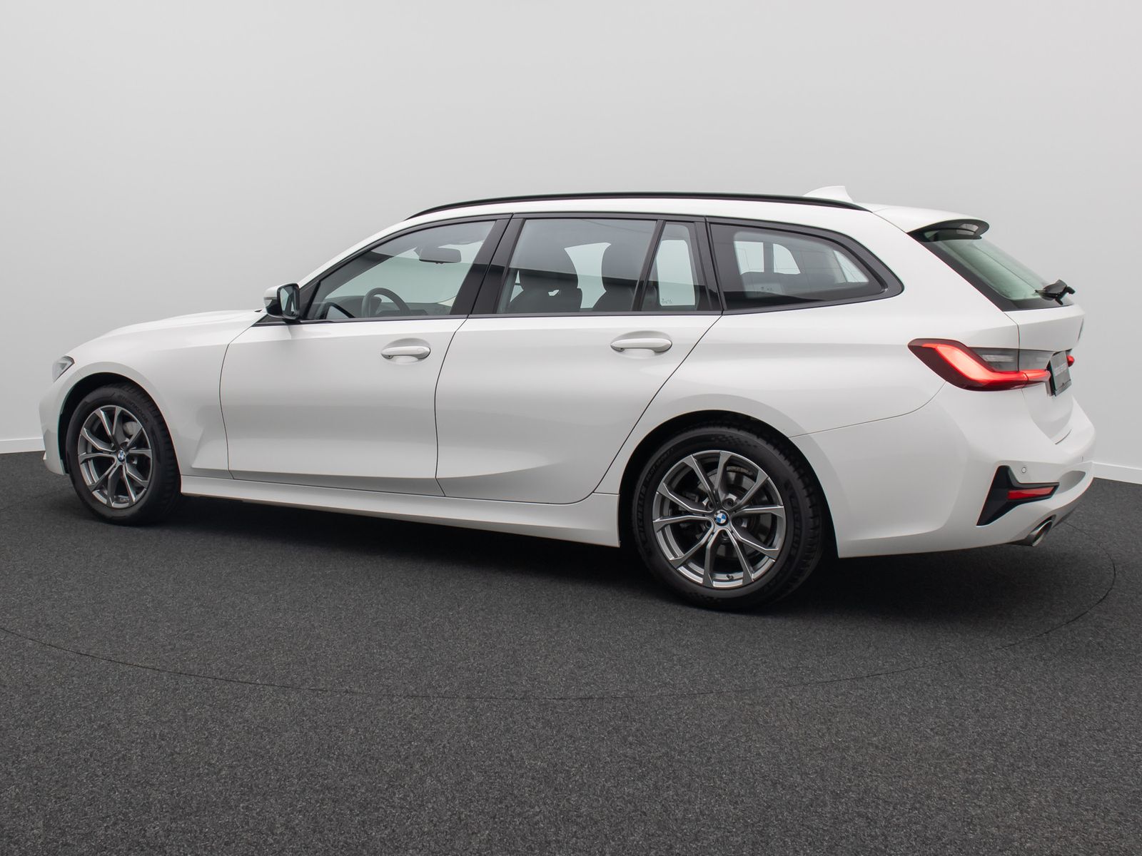 Fahrzeugabbildung BMW 320i Sport Line HUD DAB Lordos Alarm HiFi Komfor