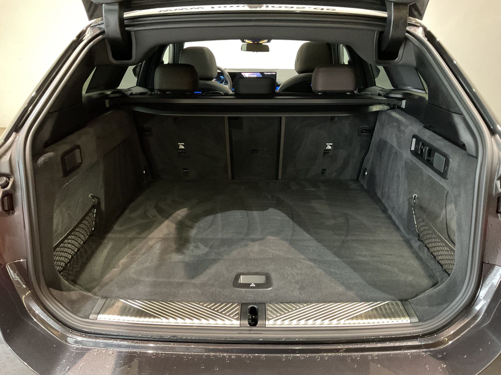 Fahrzeugeinzelansicht 14 Fahrzeugabbildung BMW 540d xDrive Touring M Sportpaket Pro DAB LED AHK