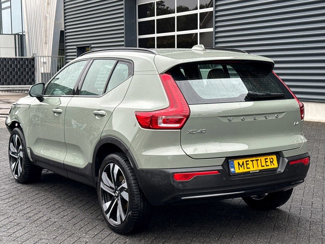 Volvo XC40 2.0 B4 Plus Black Edition | Harman Kardon | imagem 3