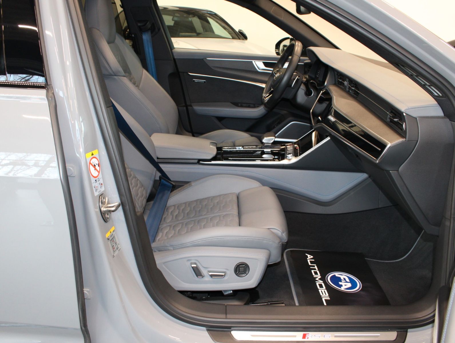 Fahrzeugabbildung Audi RS6 Avant 4.0 TFSI quattro B&O*Pano*VOLL