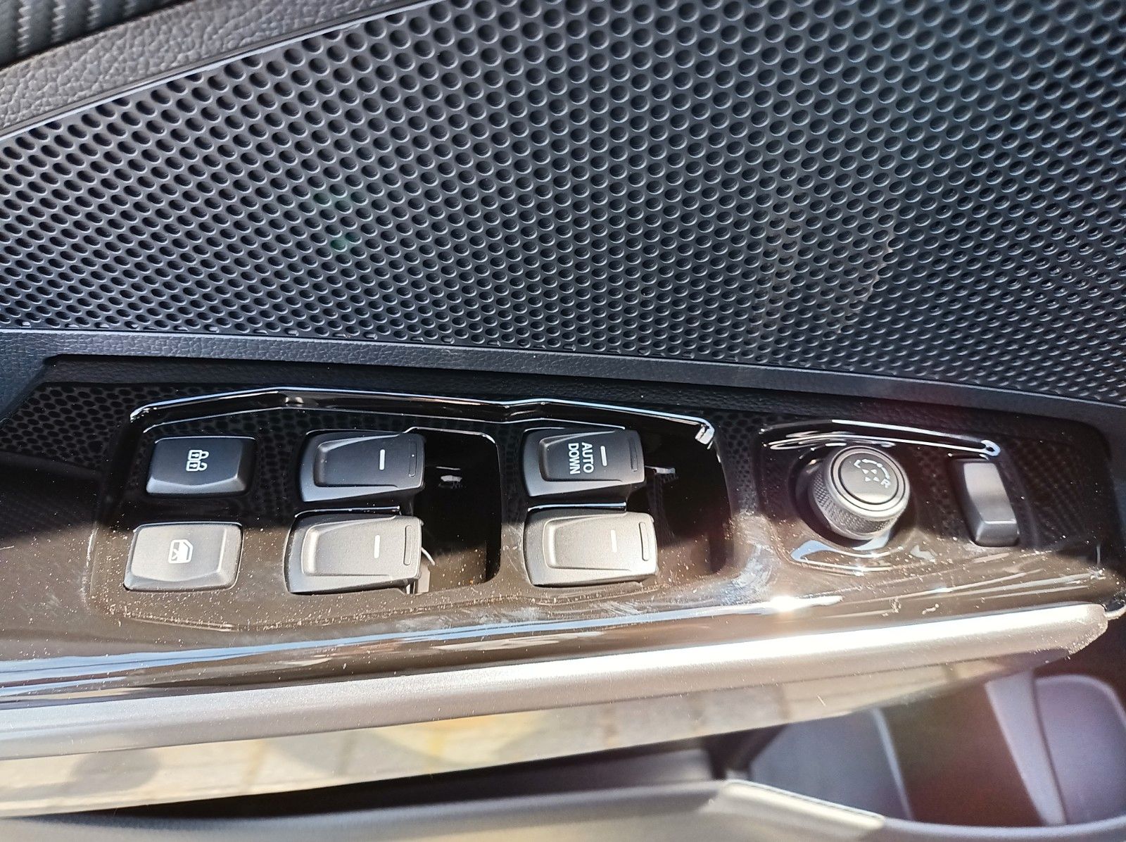 Fahrzeugabbildung KGM TIVOLI NOMAD+SH+KLIMAANLAGE+R.-KAMERA+10.25 ZOLL