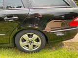 Mercedes-Benz W211 E-Klasse Kombi 220cdi Facelift - Mercedes-Benz 220: Klasse W220