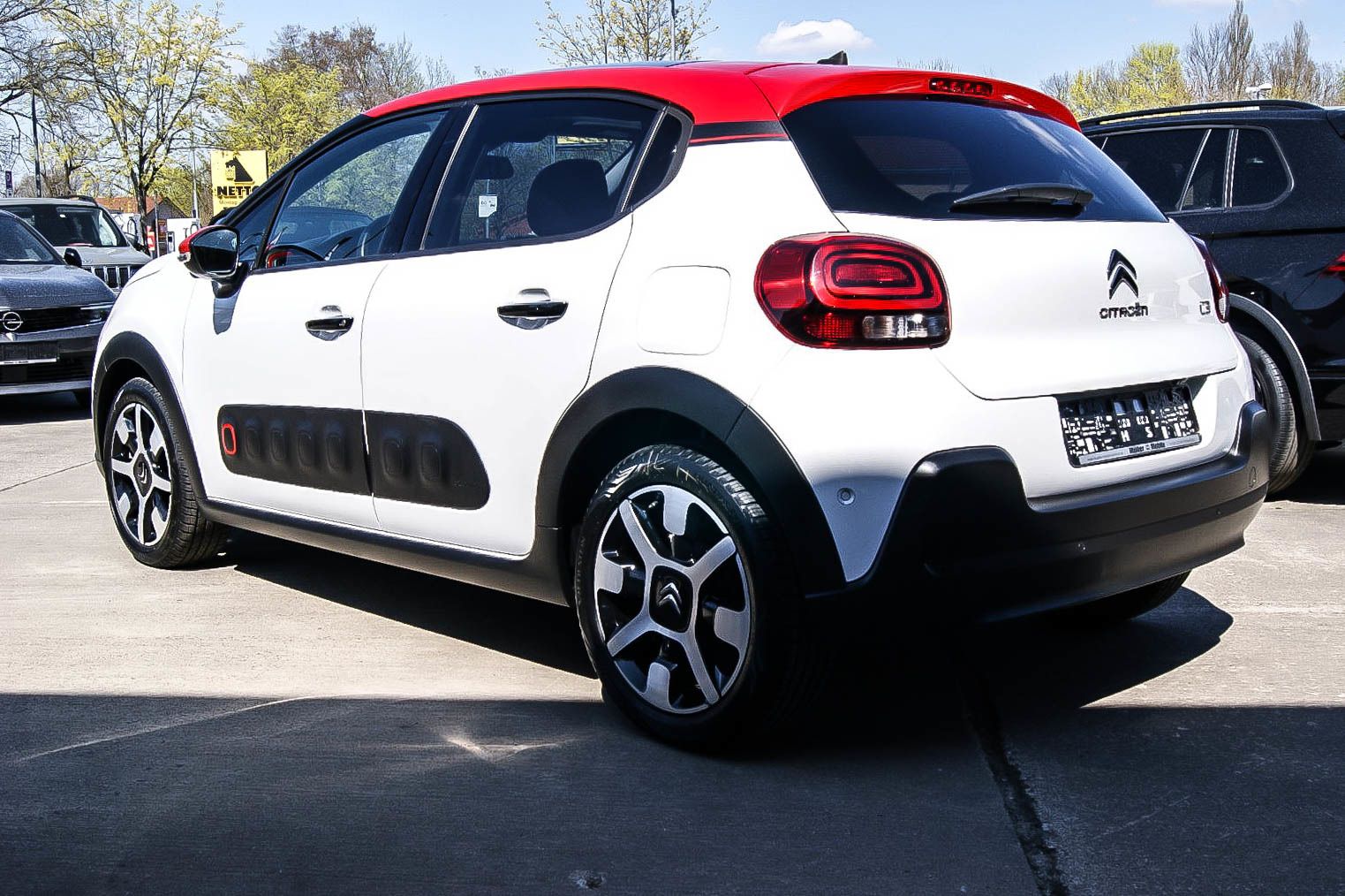 Fahrzeugabbildung Citroën C3 Shine 1.2 VTi PANORAMA KAMERA DASHCAM KEYLESS