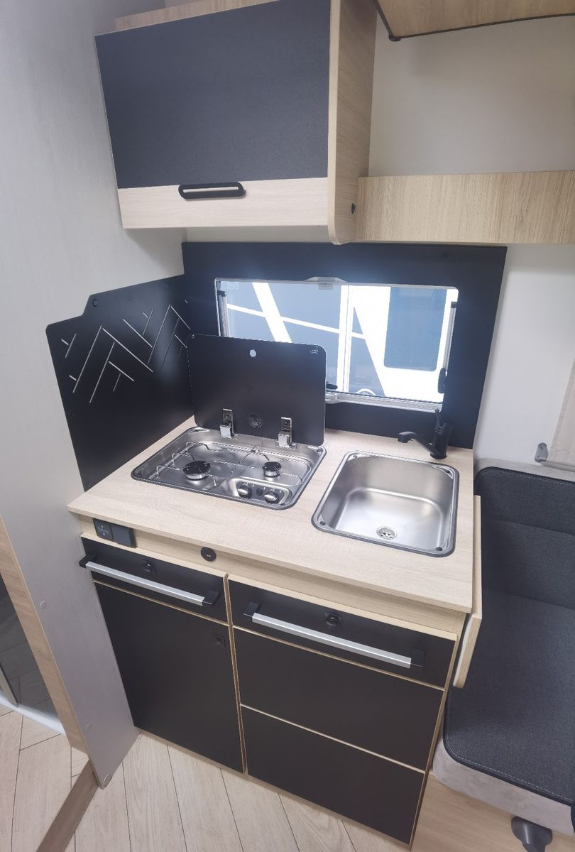 Fahrzeugabbildung Challenger 317 Graphite Edition m. Hubbett