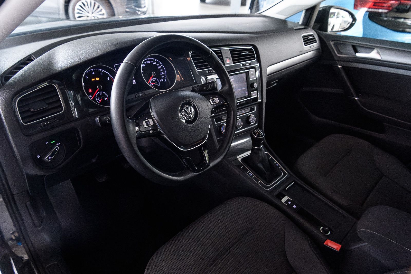 Fahrzeugabbildung Volkswagen Golf VII1.0l TSI Comfortline + GJR + Klima
