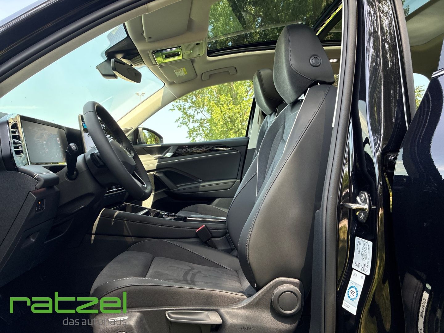 Fahrzeugabbildung Volkswagen Tiguan Elegance 2.0TDI DSG 4M Standh.+AHK+NAVI