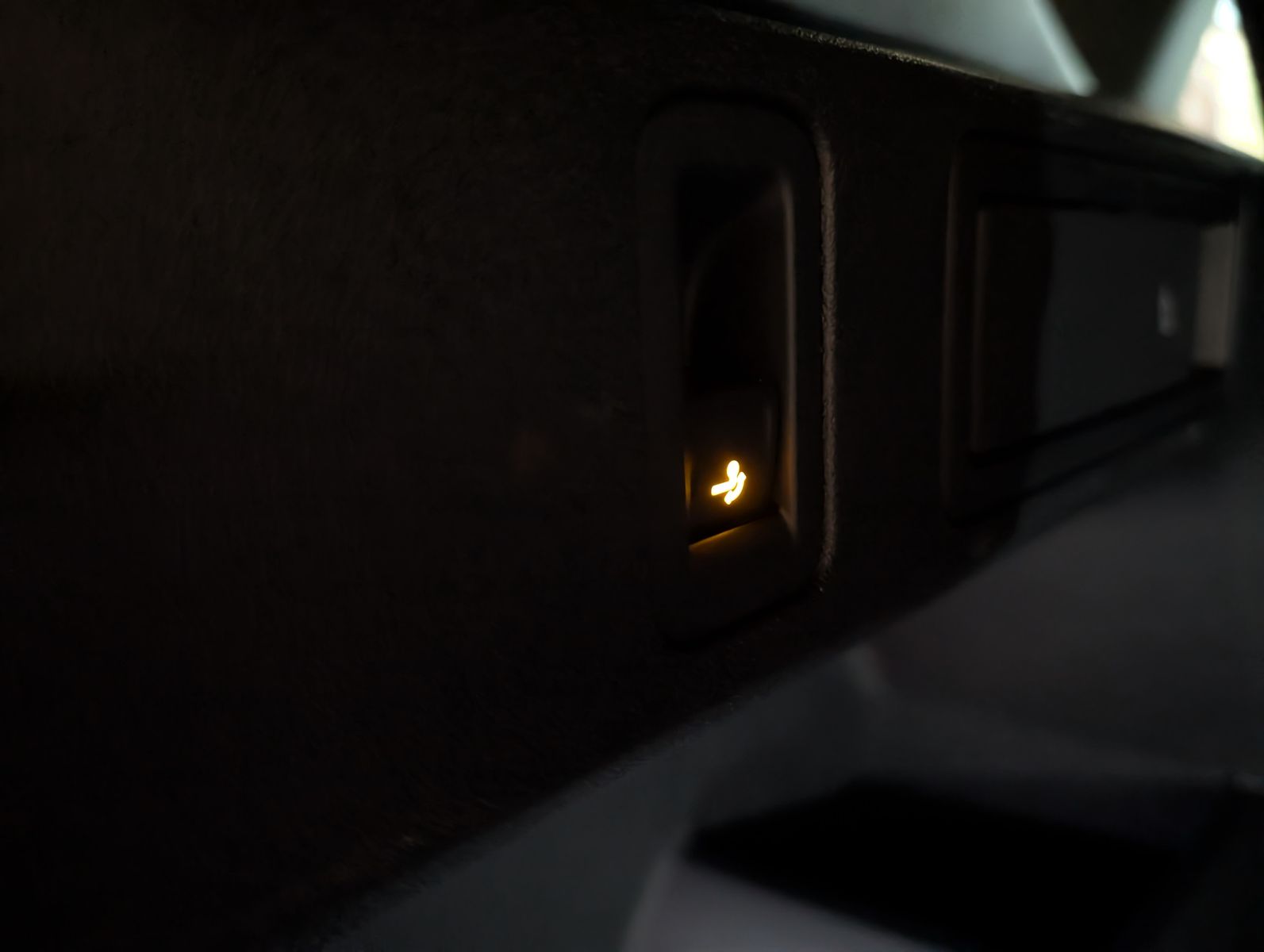 Fahrzeugabbildung Volkswagen Tiguan 2.0TDI R-Line 4M Pano H/K AHK Matrix 20"