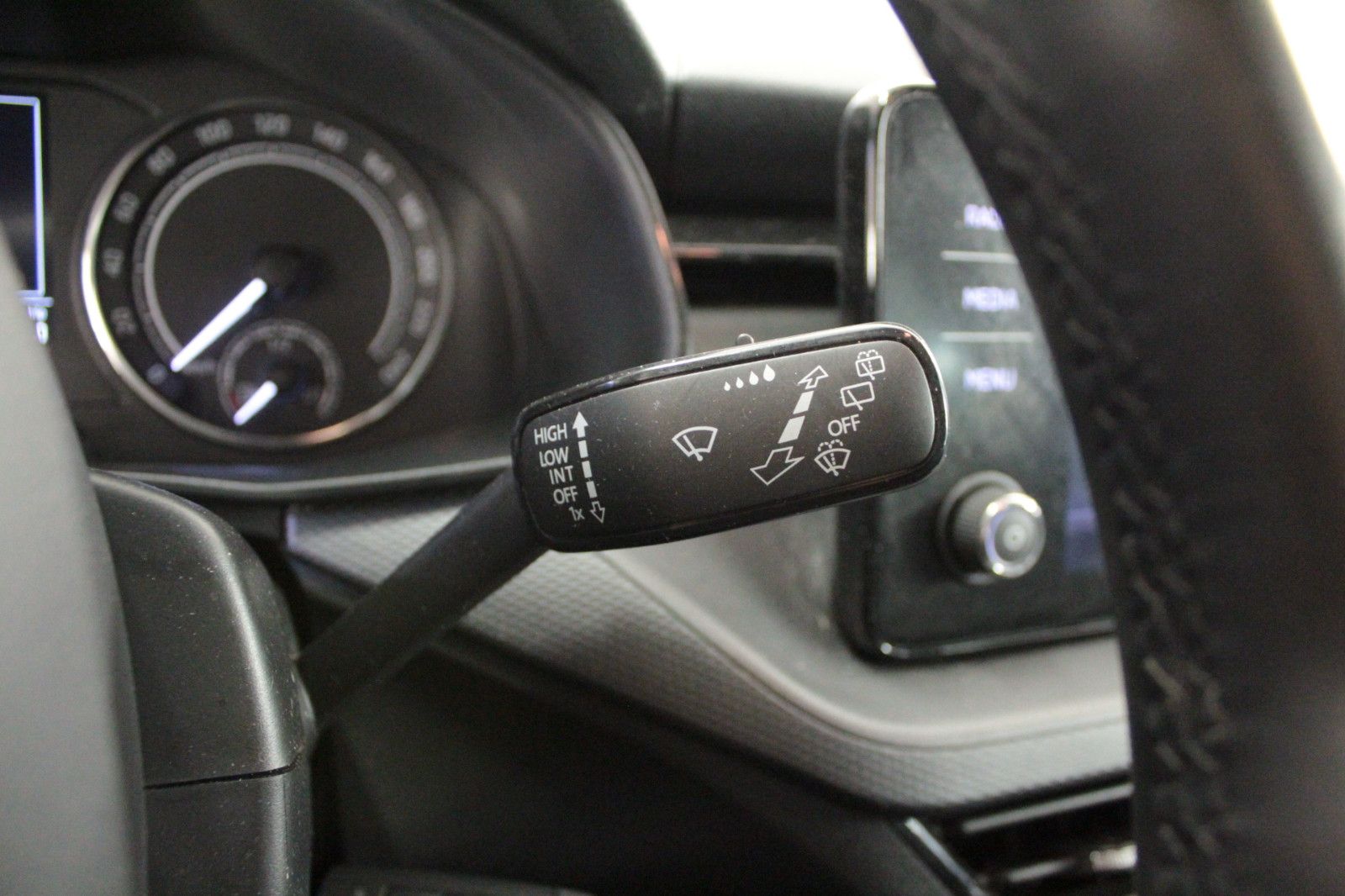 Fahrzeugabbildung SKODA Kamiq 1.0 TSI 85kW Ambition *Winterräder Alu*