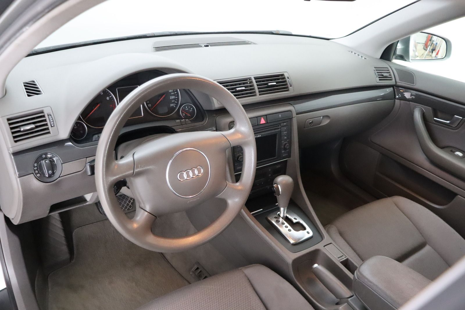 Fahrzeugabbildung Audi A4 1.8 T * HU/AU bis 05.2027 * Xenon * Navi