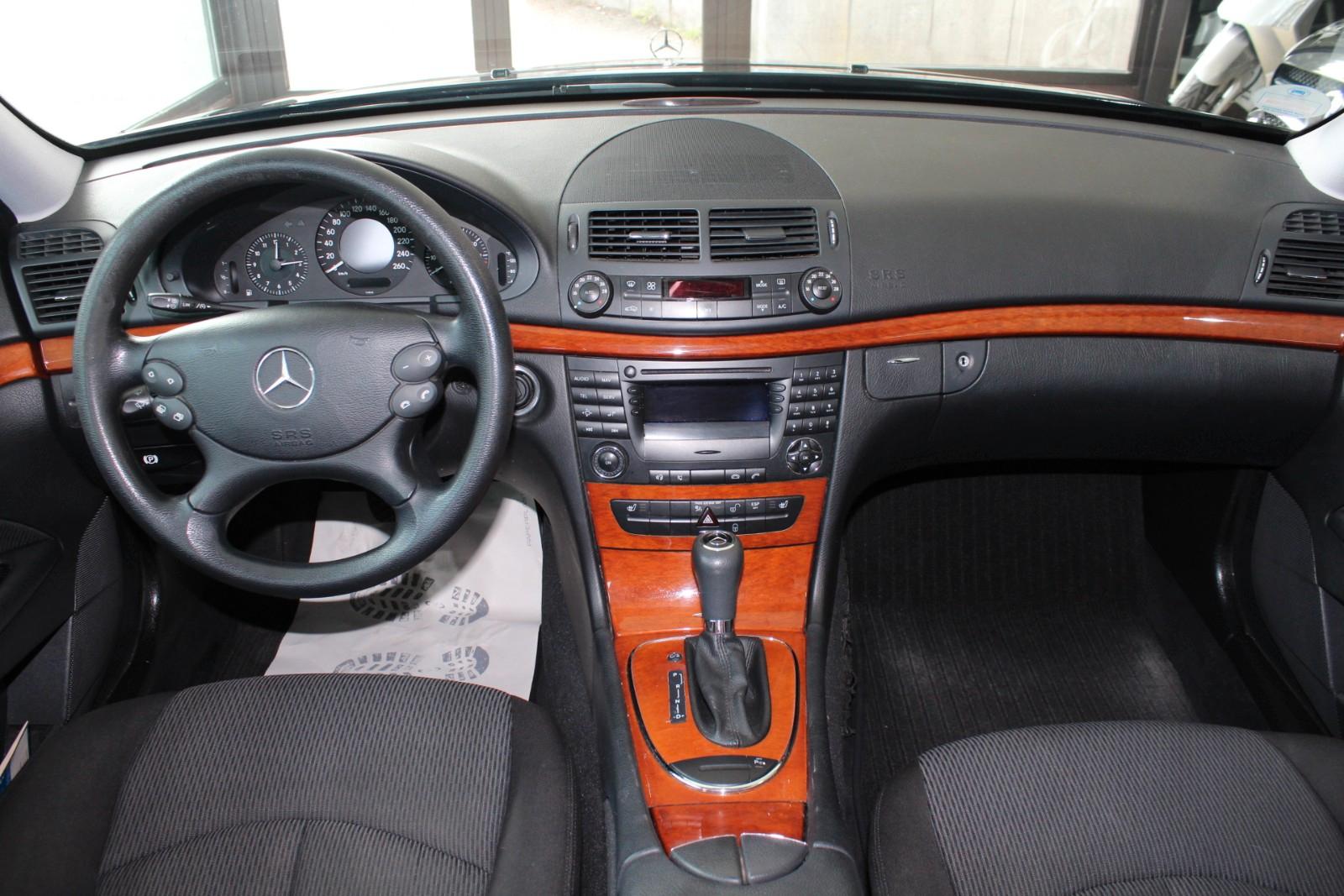 Mercedes-Benz E200 2007 — photo 9