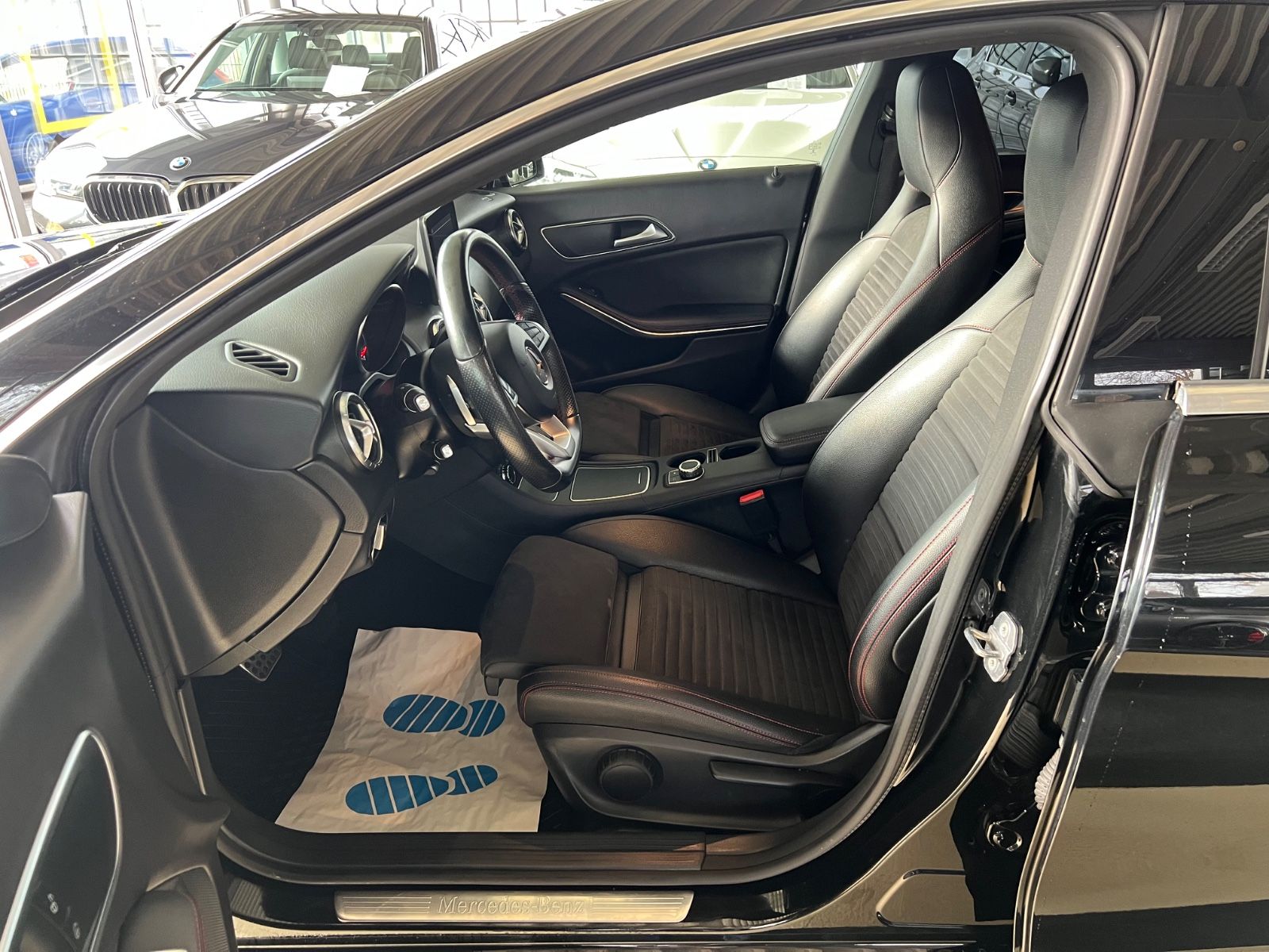 Fahrzeugabbildung Mercedes-Benz CLA 250 4Matic AMG Line *SCHECKHEFT BEI MERCEDES