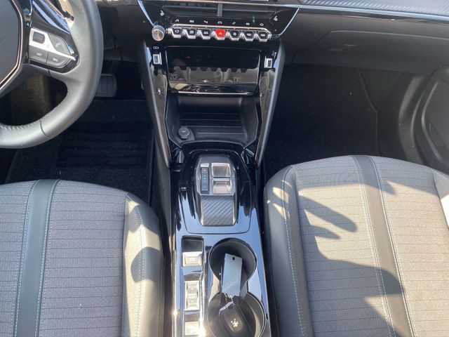 Peugeot 2008 1.2 PureTech 130 Allure Pack AHK+Kam.+LED