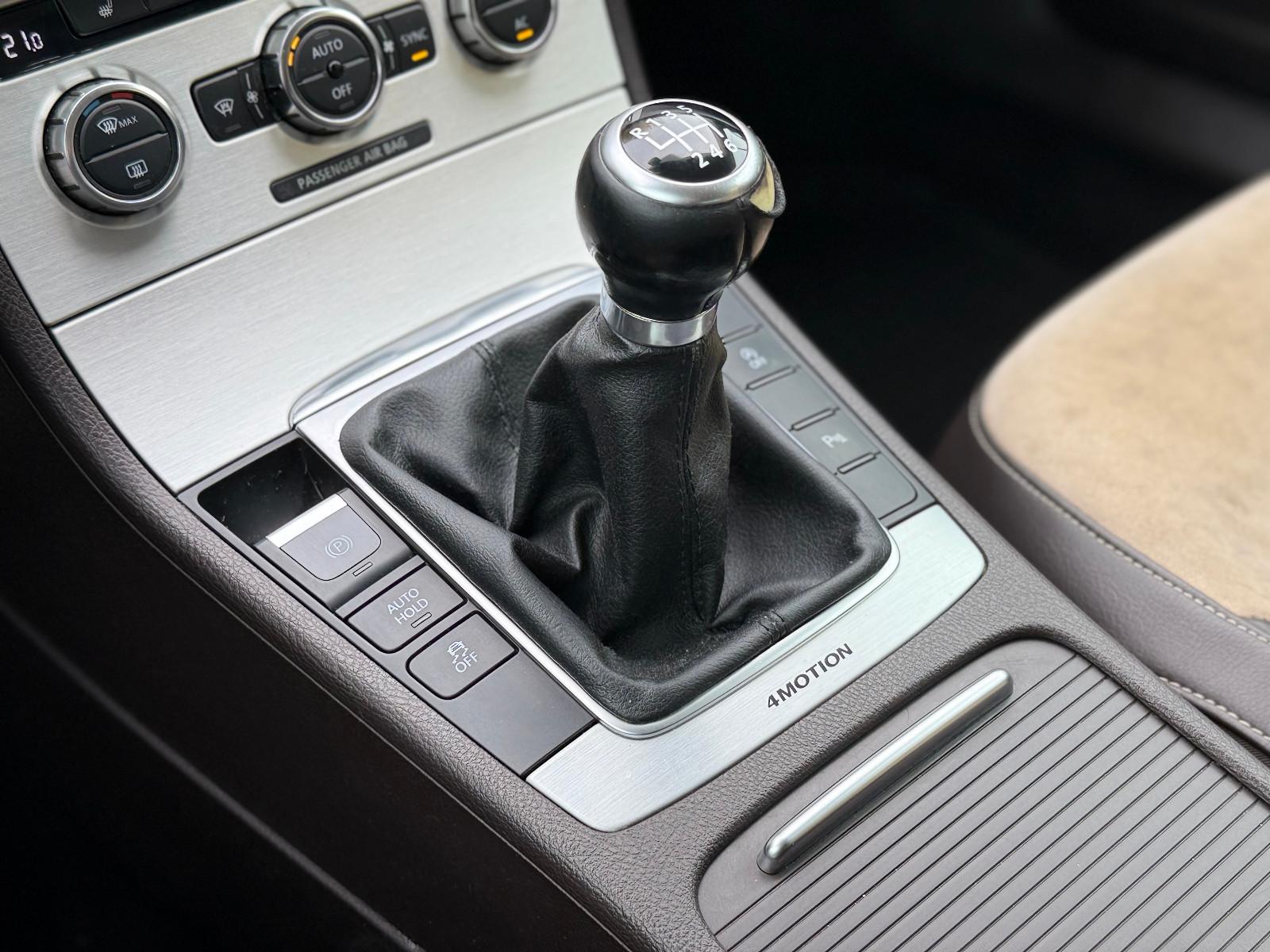Volkswagen Passat 2012 — photo 8