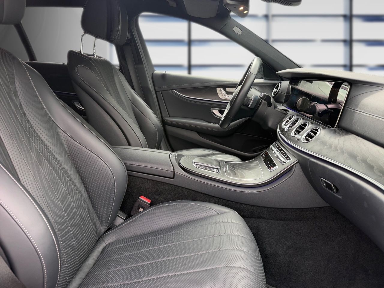 Fahrzeugabbildung Mercedes-Benz E 400 d 4M T Aut. NIGHT+AMG19''+HEADUP+360°+STHZ