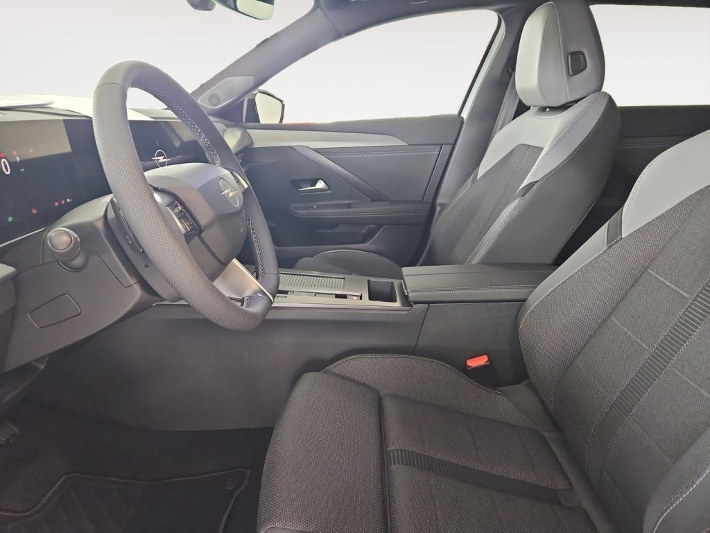 Fahrzeugabbildung Opel Astra ST Hybrid 107 kW Ultimate (L)