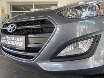 Hyundai i30 1.6 GDi blue
