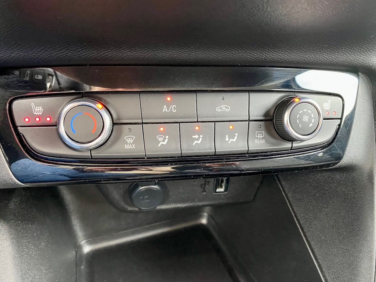 Fahrzeugabbildung Opel Corsa 1.2 Edition KLIMA NAVI GZJR SHZ PDC DAB+