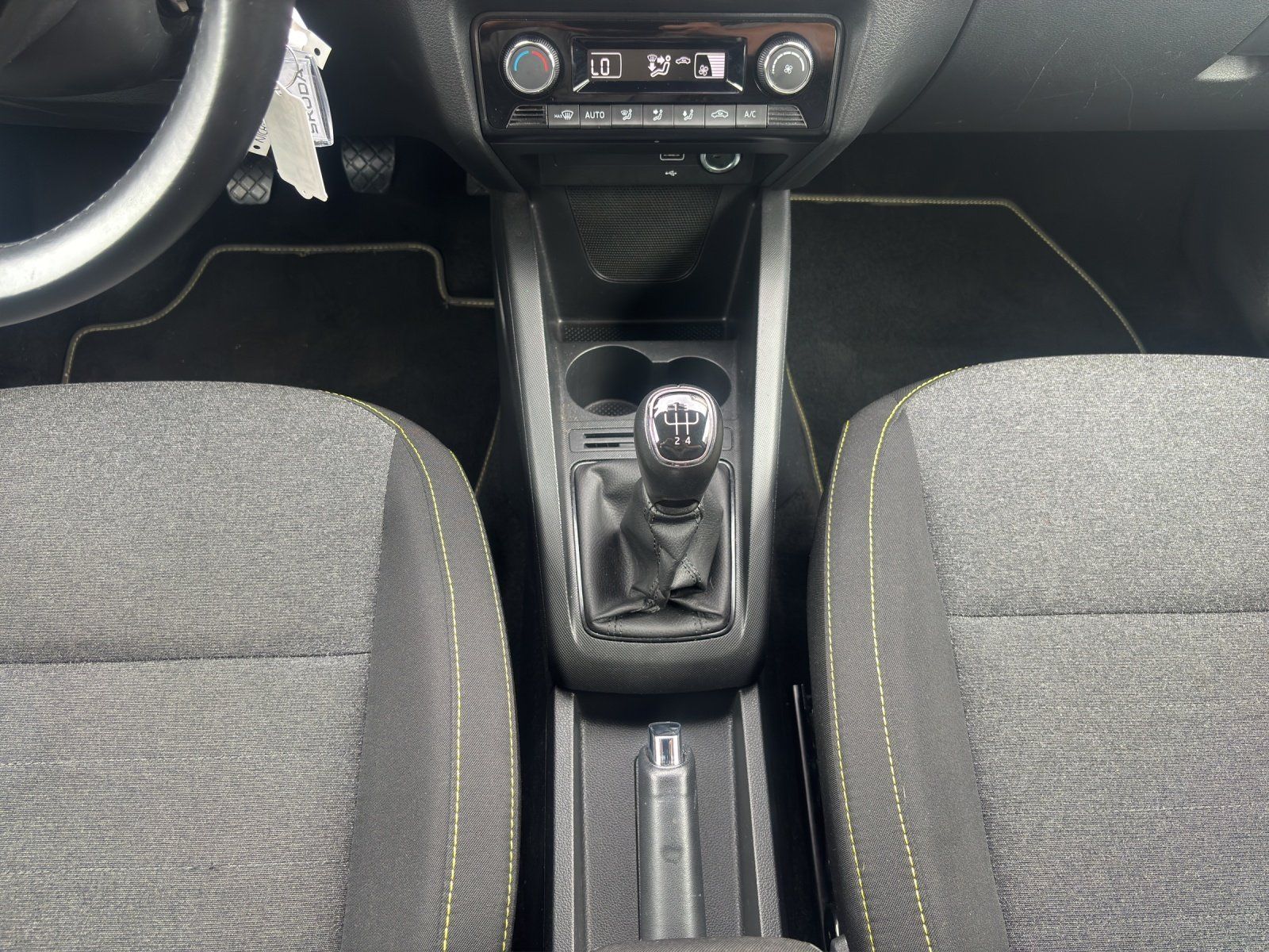 Fahrzeugabbildung SKODA Fabia Soleil 1,0 TSI LED/ACC/PDC/SHZ/DAB/