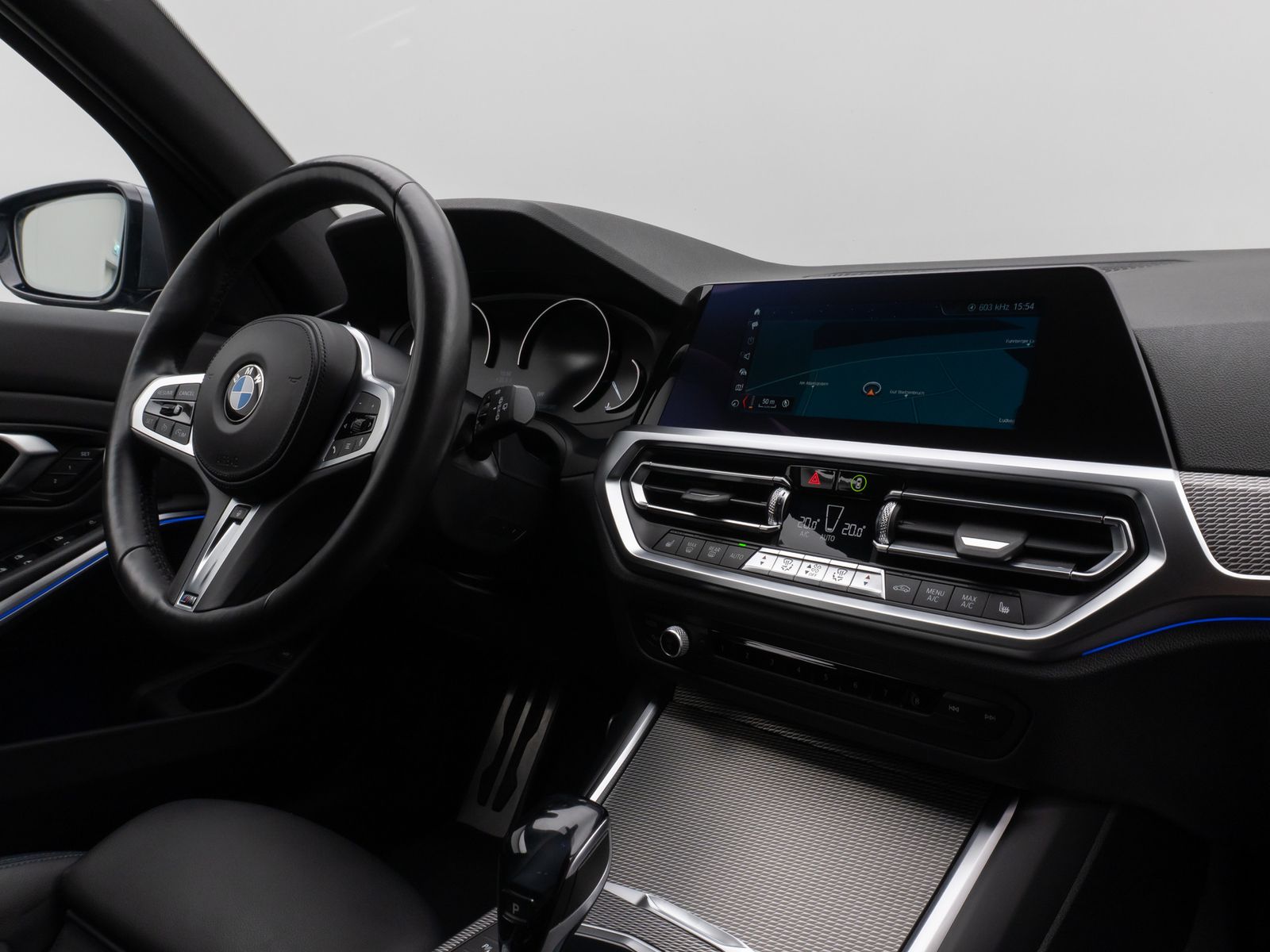 Fahrzeugabbildung BMW 330d M Sport HiFi Lenkradheiz AHK Komfort 18Zoll