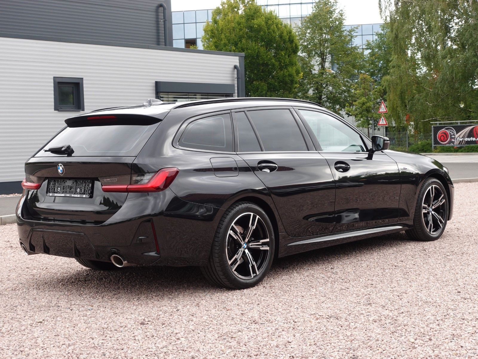 Fahrzeugabbildung BMW 318i Touring Aut. M Sportpaket Comf./Entert./HiF