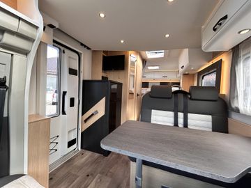 Sunlight Adventure T Ford 670S Combi 6E Hubbett Autom.