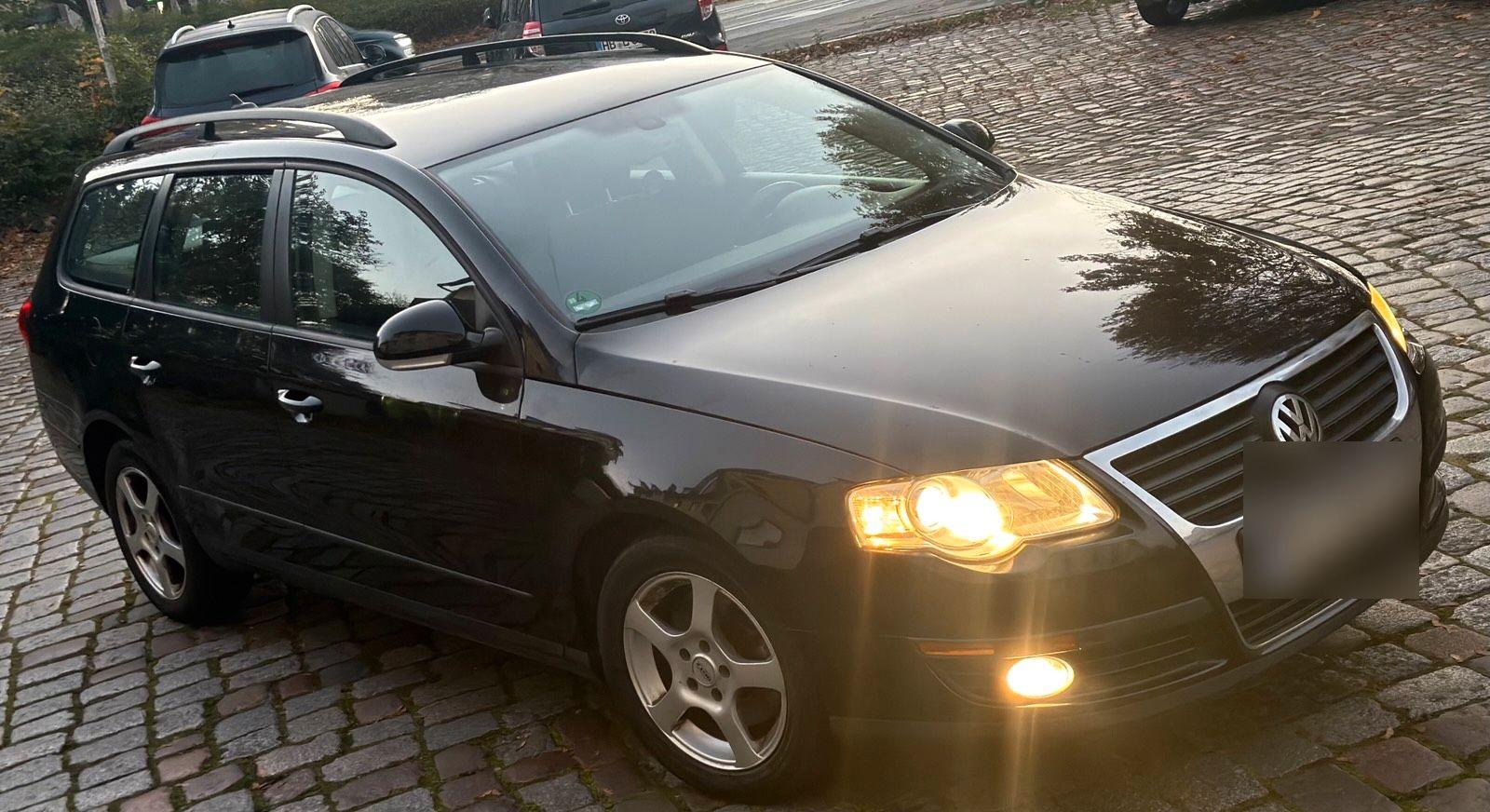 Volkswagen Passat 2009 — rear view
