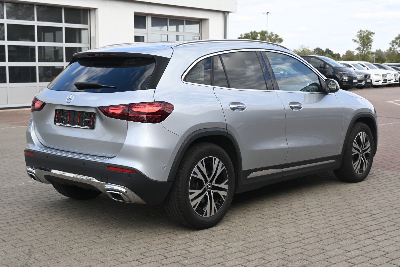 Fahrzeugabbildung Mercedes-Benz GLA 200 DKG Progressive*PANO*CAM*Totw.*AHK